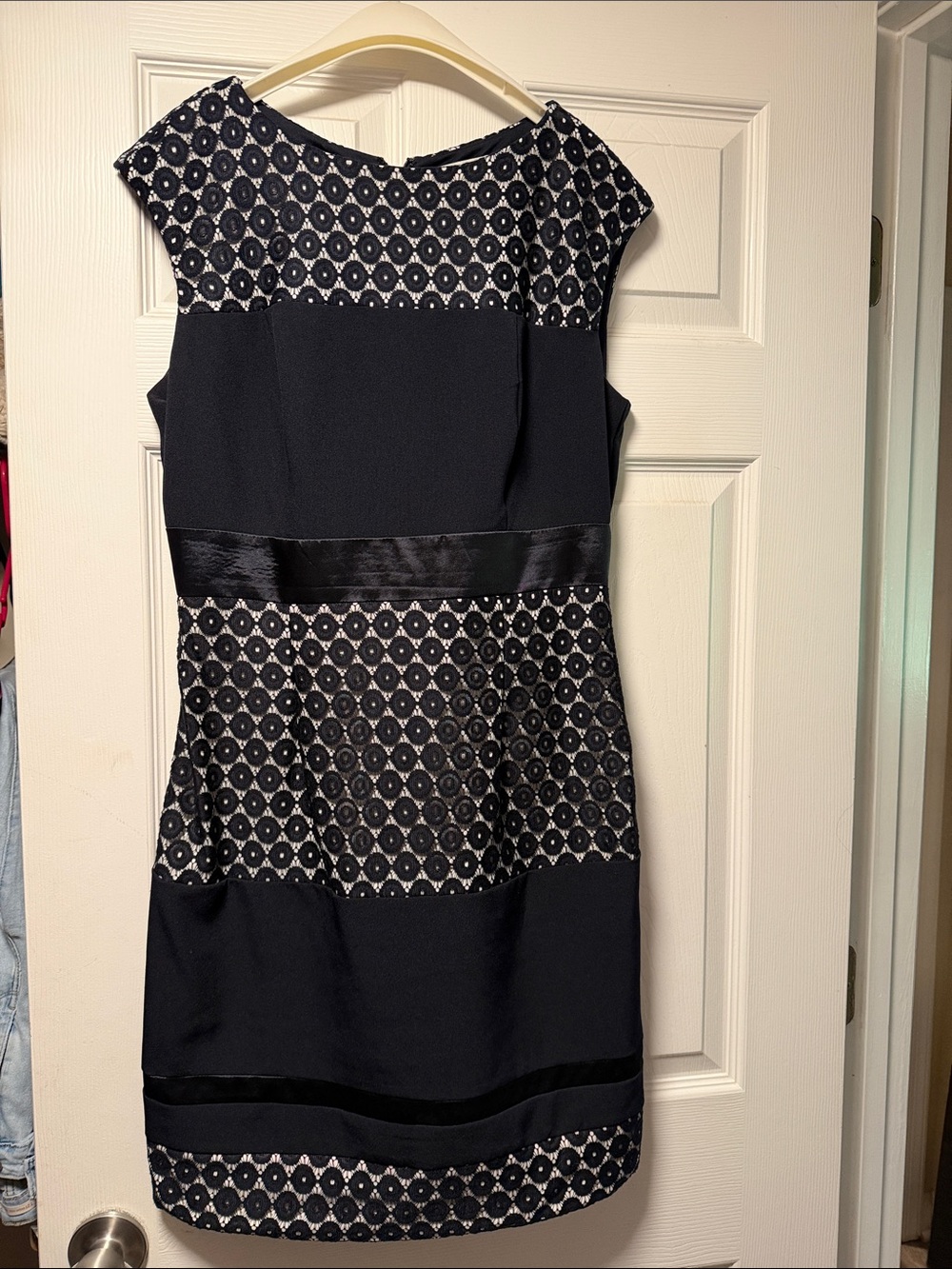 Sleeveless Navy Blue Patterned Sheath Dress